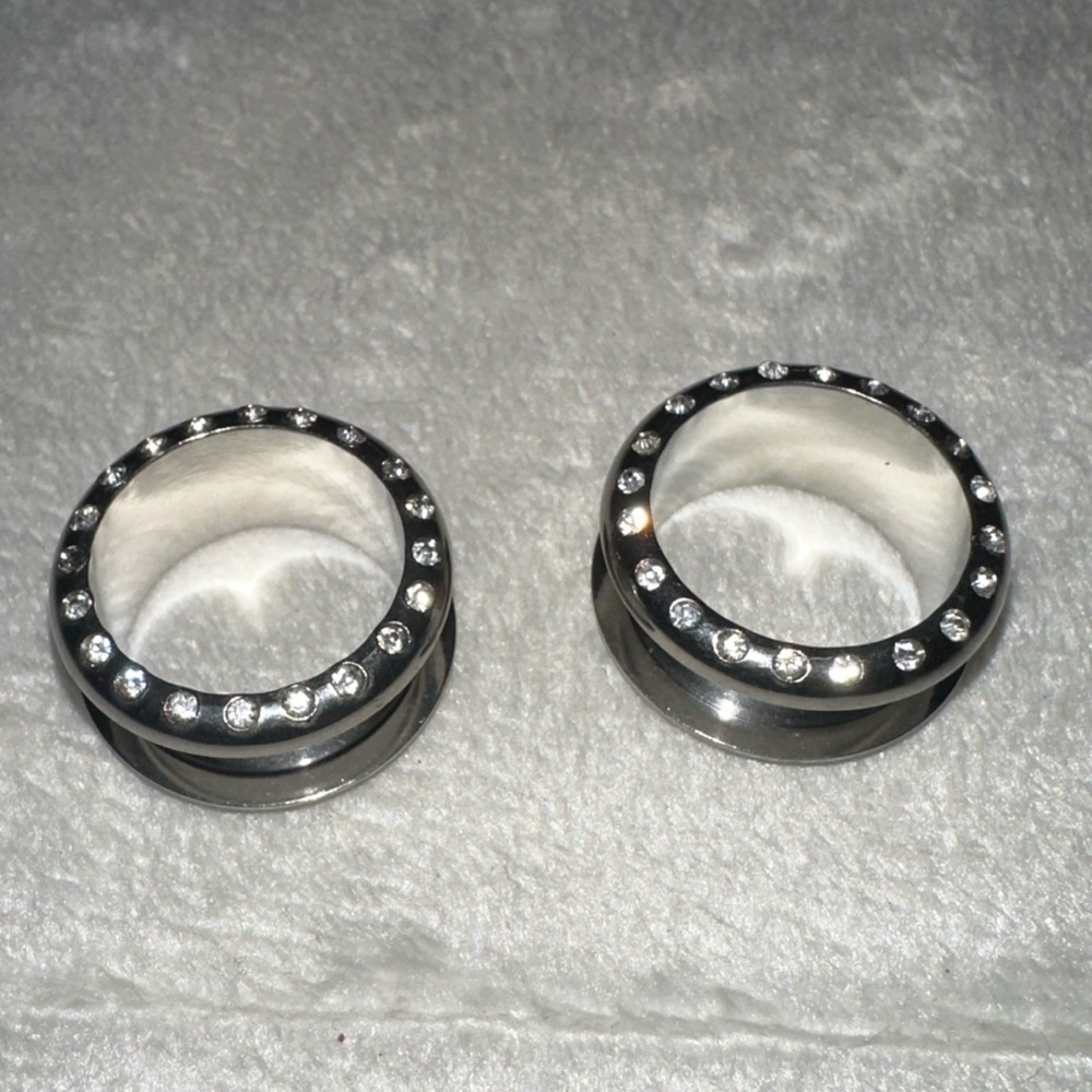 New 18 mm Ear Plugs piercings Earrings lobes never worn